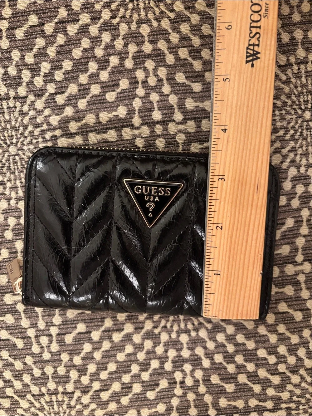 Guess Quilted Black Compact Wallet Clutch Purse Zip Around Like New